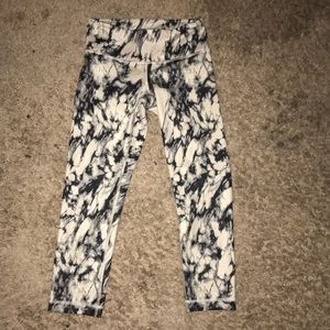 LULULEMON CROPPED LEGGINGS, BARELY WORN